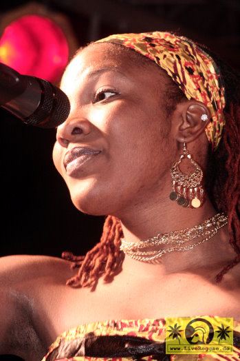 Isha Blender (Jam)  with The House Of Riddim Band 12. Reggae Jam Festival, Bersenbrueck 13. August 2006 (2).jpg